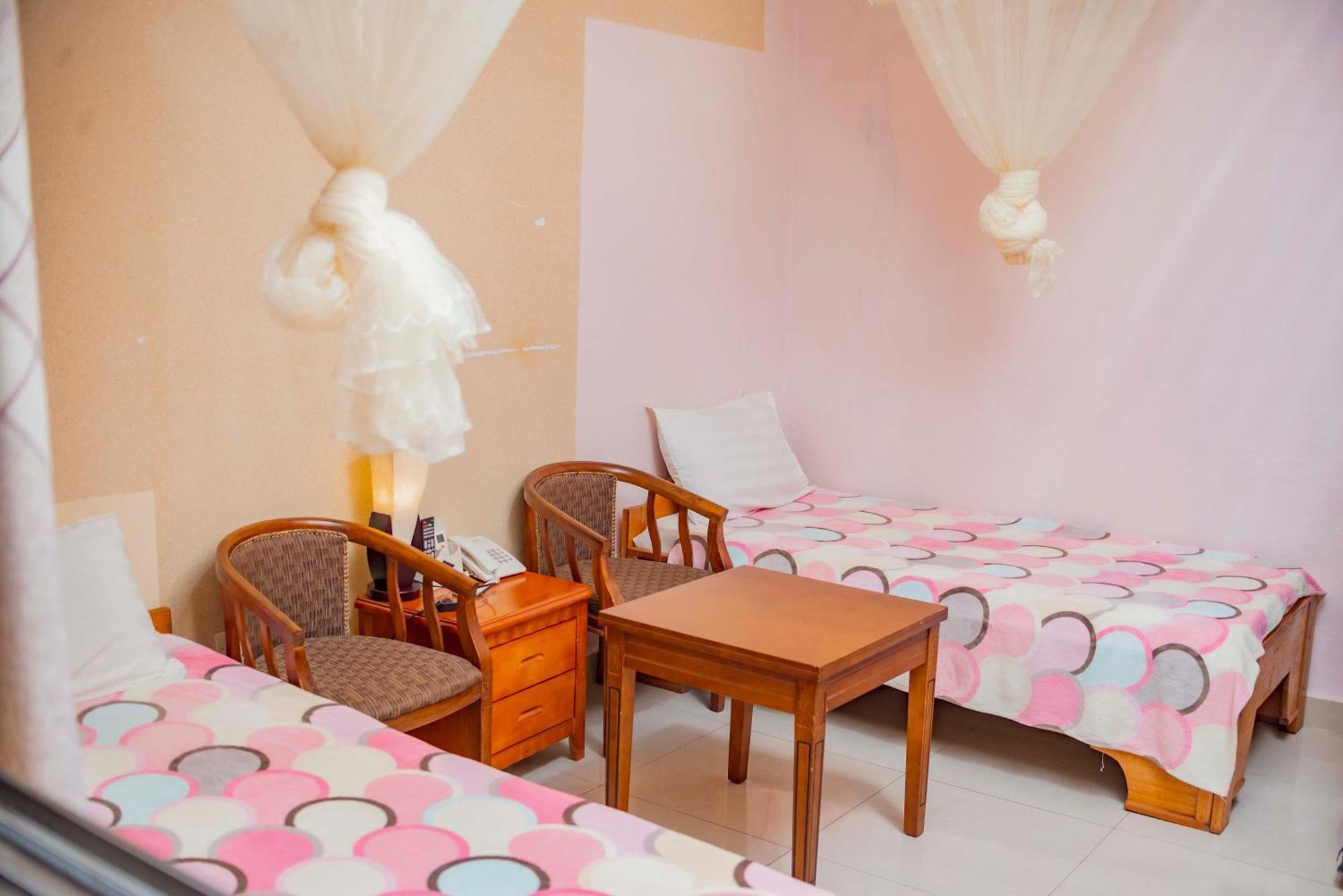 Tigers'S Apartment Hotel Buyumbura Exterior foto