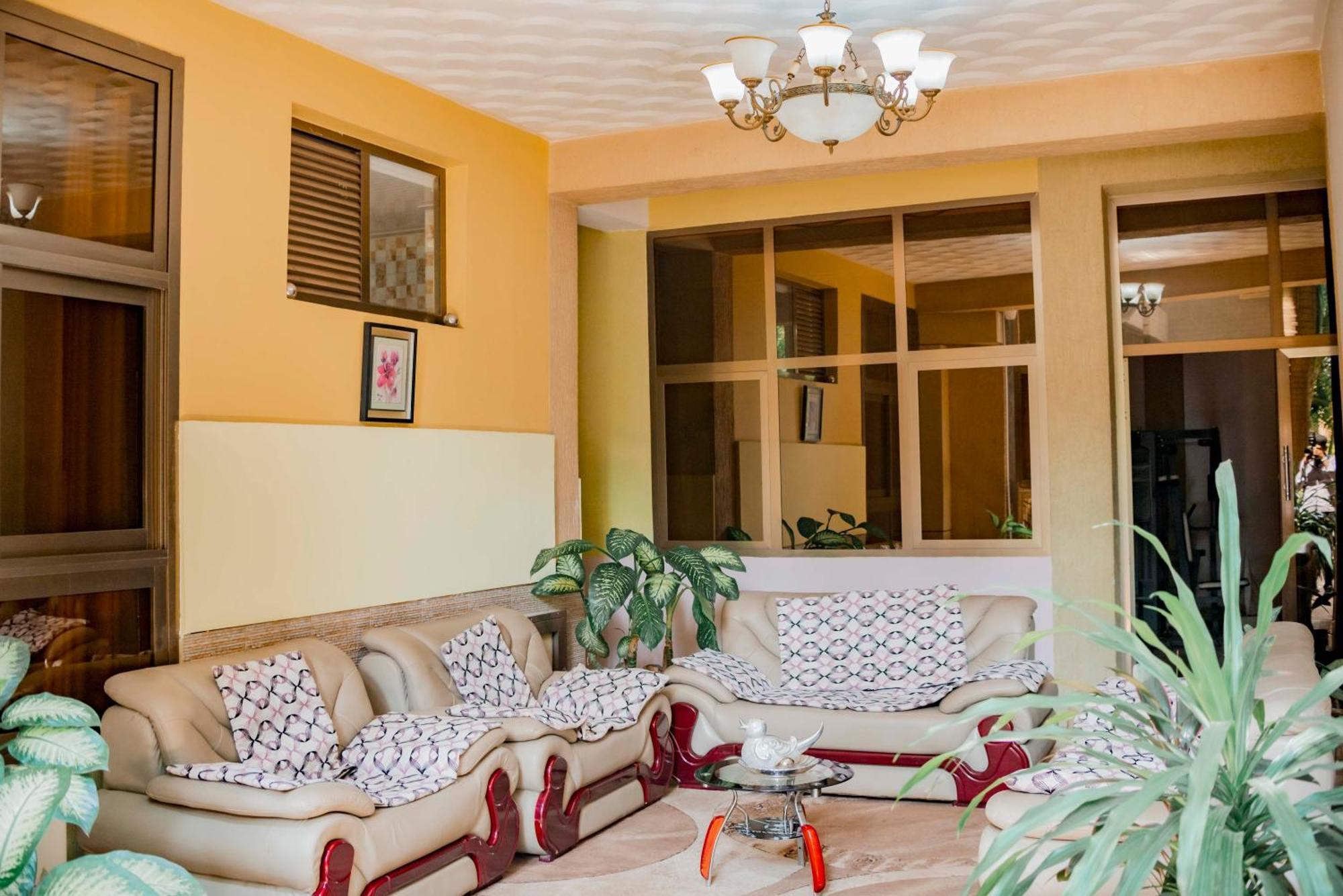 Tigers'S Apartment Hotel Buyumbura Exterior foto